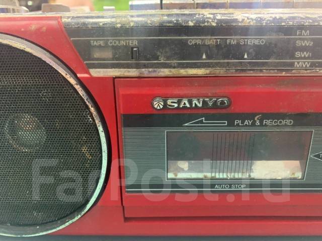 Магнитофон двухкассетный красный Sanyo, б/у, в наличии. Цена: 3 500₽ во ...