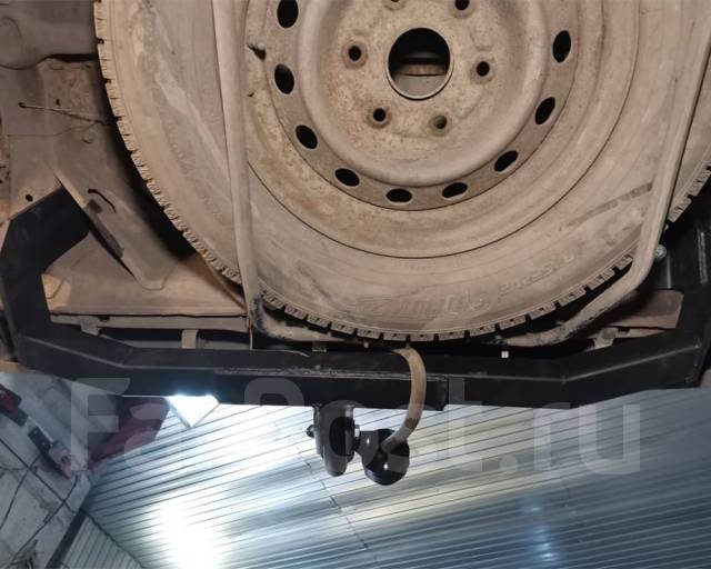 Фаркоп на Toyota Hiace Regius, Touring Hiace 99-02, Nissan X-Trail ...