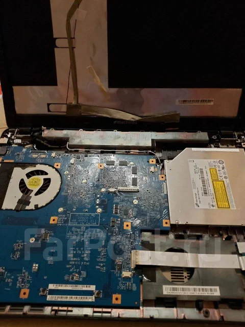 eMachines G640G. 18.3" ����