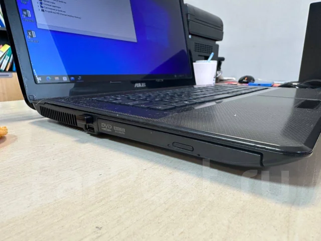 Asus K72. 15.6", 2,2����, ��� 4 ��, ���� 150���, WiFi: 1, Bluetooth: 1, ����������� �� 1��. ����