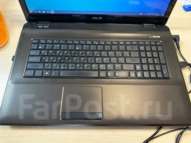 Asus K72. 15.6", 2,2����, ��� 4 ��, ���� 150���, WiFi: 1, Bluetooth: 1, ����������� �� 1��. ����