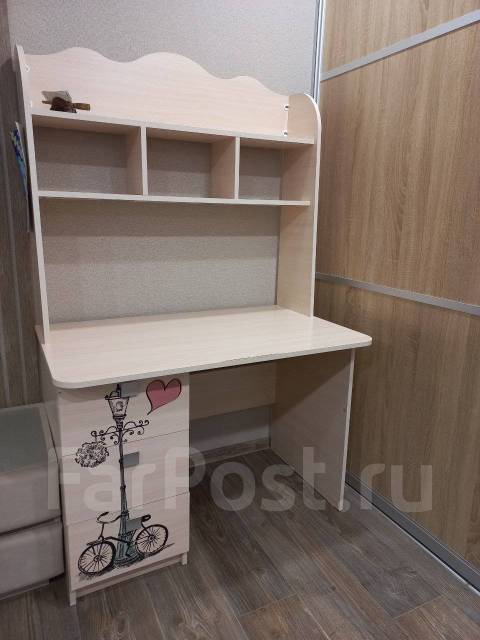 Продам письменный стол, прямоугольный, лдсп, ящик, раздвижной, светлое ...