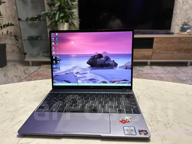 Huawei MateBook 13. 13", 60����, ��� 16 ��, ���� 512���, WiFi: 1, Bluetooth: 1, ����������� �� 4��. ����