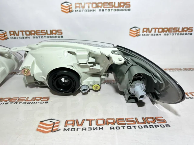 ���� Toyota Corolla Spacio (110) 97-01�. � ������������ L+R ����� HLL