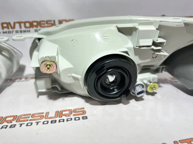 ���� Toyota Corolla Spacio (110) 97-01�. � ������������ L+R ����� HLL