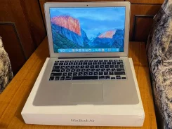 Apple MacBook Air 13 2015 Early. 13", 1,6����, ��� 4 ��, ���� 256���, WiFi: 1, Bluetooth: 1, ����������� �� 3��. ����