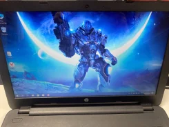 HP 15-ac070ur. 15.6", 1,9����, ��� 2048 ��, ���� 320���, WiFi: 1, Bluetooth: 1, ����������� �� 4��. ����