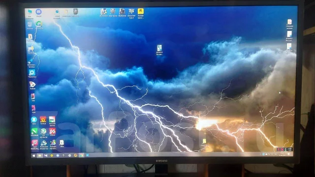 Samsung. 31.5", ���������� �� (LCD, LED, QLED) ����