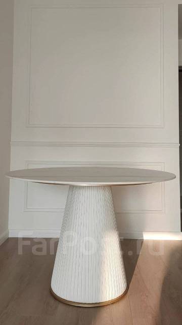 Стол обеденный круглый Snow Stone (белый мрамор, подстолье колонна ...