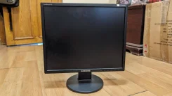 Samsung. 19", ���������� �� (LCD, LED, QLED) ����