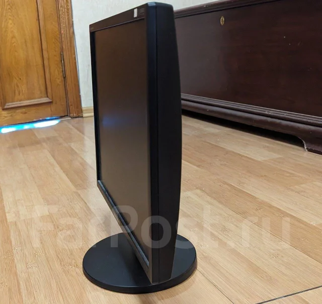 Samsung. 19", ���������� �� (LCD, LED, QLED) ����