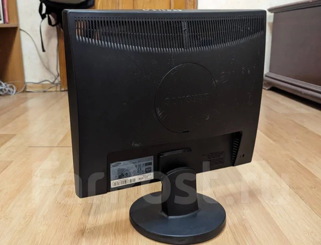 Samsung. 19", ���������� �� (LCD, LED, QLED) ����