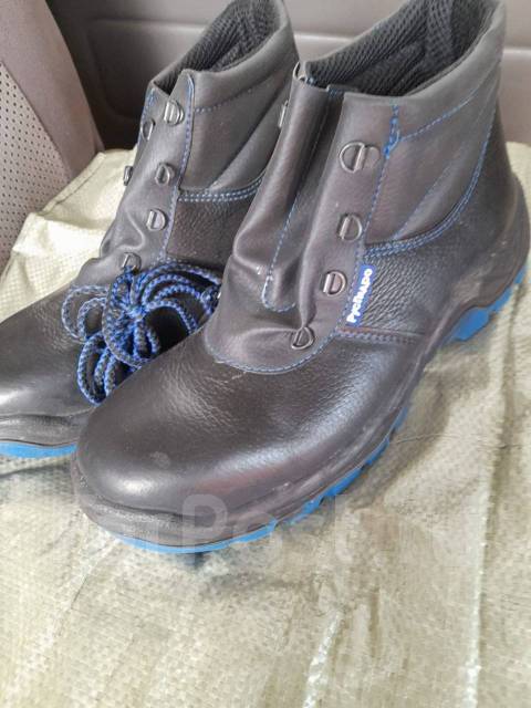 Рабочая обувь, новый, в наличии. Цена: 500₽ во Владивостоке