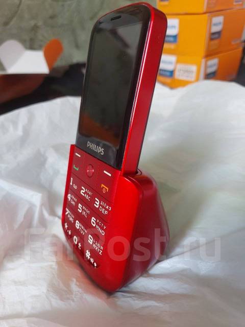 Сот. телефон Philips Xenium E227 большой экран и кнопки, до 8 гб, 2.80 ...