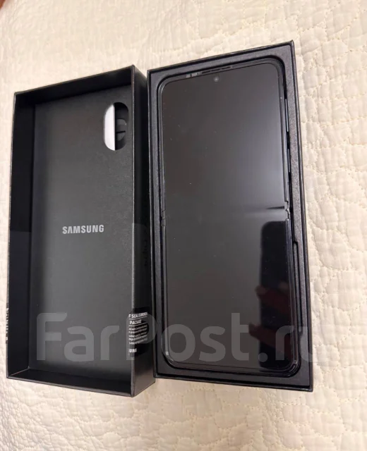 Samsung Galaxy Z Flip4. �/�, 128 ��, ������ ����