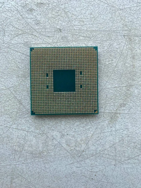 AMD Ryzen 5 2600 ����