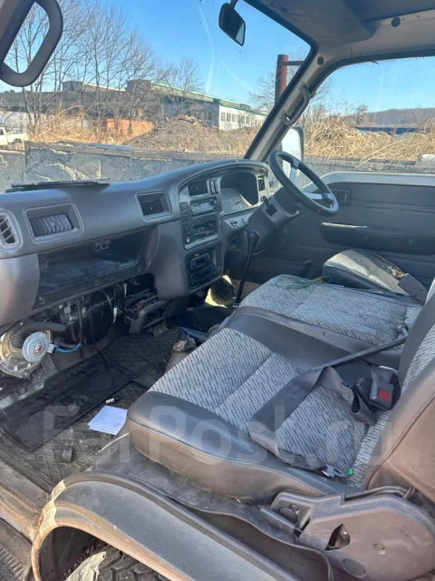 Nissan Caravan. 24, 32 ����