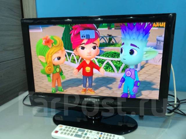 Отличный Samsung 19 дюймов для кухни - все кабельные каналы ловит, LED ...