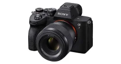 Sony Alpha ILCE-7. ���: 14� � ����� ����