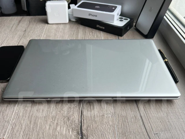 Xiaomi. 16", 3,4����, ��� 16 ��, ���� 256���, WiFi: 1, Bluetooth: 1, ����������� �� 7��. ����