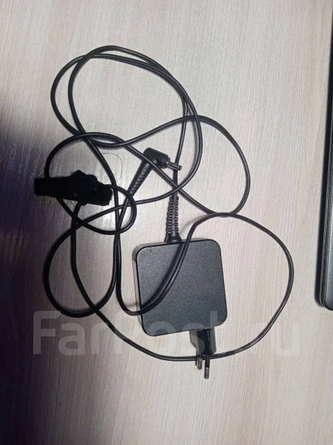 Lenovo. 15.6", ��� 8 ��, ���� 194���, WiFi: 1, Bluetooth: 1, ����������� �� 7��. ����