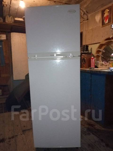 Холодильник двухкамерный, б/у, в наличии. Цена: 5 000₽ во Владивостоке
