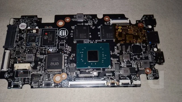 Intel Celeron N3350 ����