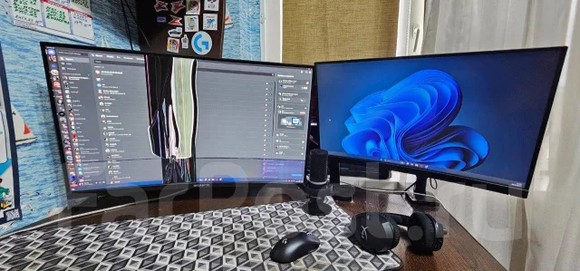 Gigabyte. 31.5" ����