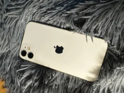 Apple iPhone 11. �/�, 64 ��, �����, 4G LTE ����