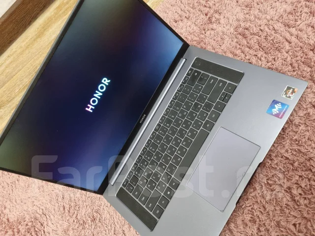 Honor MagicBook Pro. 16.1", 2,1����, ��� 16 ��, ���� 512���, WiFi: 1, Bluetooth: 1, ����������� �� 8��. ����