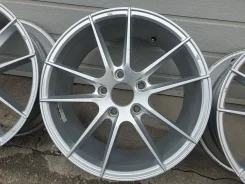 Veemann. 7.5x17", 5x120, ET42, �� 72,6���. ����