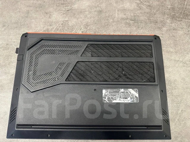 Thunderobot. 15.4", 2,6����, ��� 16 ��, ���� 2 500���, WiFi: 1, Bluetooth: 1, ����������� �� 12��. ����