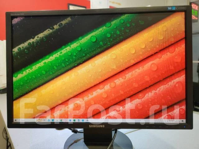 Samsung. 24", ���������� �� (LCD, LED, QLED) ����