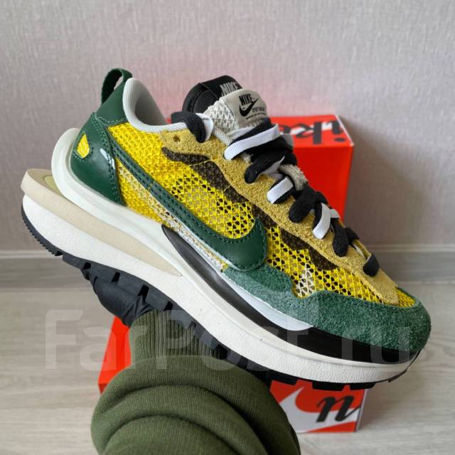 Nike x VaporWaffle Sacai Tour Yellow Stadium Green