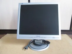 Philips. 17", ���������� �� (LCD, LED, QLED) ����