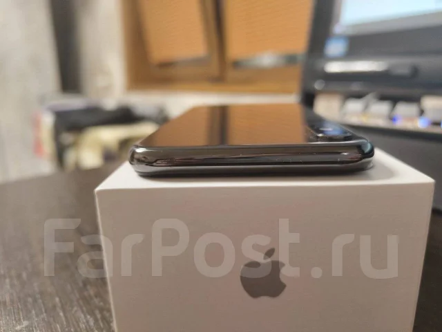 Apple iPhone X. �/�, 64 ��, 4G LTE, NFC ����