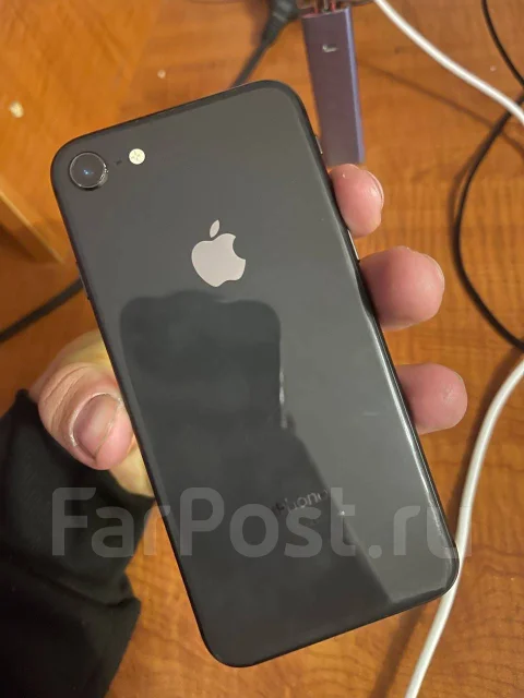 Apple iPhone 8. �/�, 64 ��, �����, NFC ����