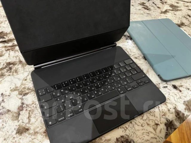 Apple iPad Pro 12.9. 12.9 ������, ������ 1 �� ����