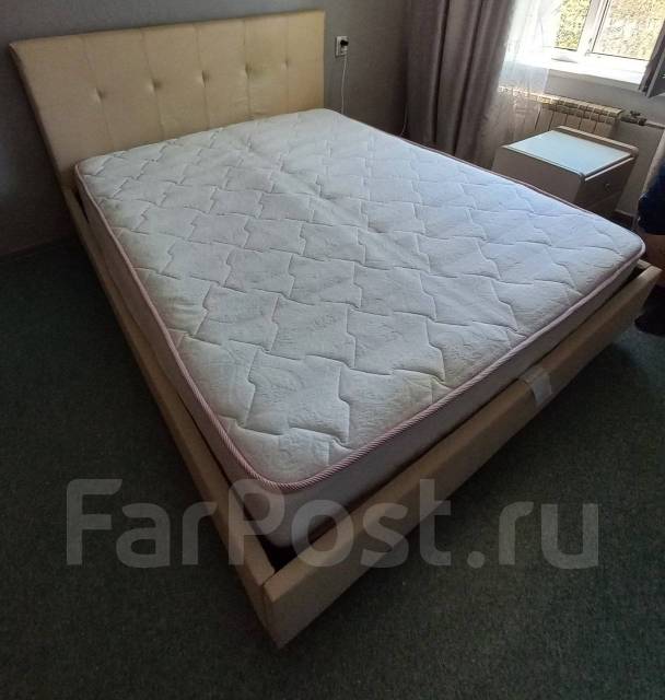 Кровать 160 см х 200 см, б/у, в наличии. Цена: 15 000₽ в Артеме
