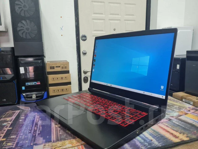 MSI. 15.6", ��� 16 ��, ���� 512���, WiFi: 1, Bluetooth: 1, ����������� �� 3��. ����