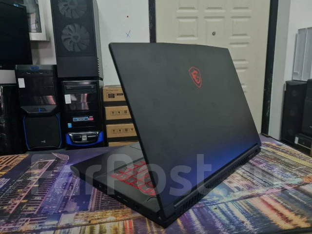 MSI. 15.6", ��� 16 ��, ���� 512���, WiFi: 1, Bluetooth: 1, ����������� �� 3��. ����