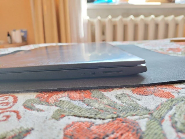 Lenovo IdeaPad S145. 15.6", 2,3����, ��� 4 ��, ���� 128���, WiFi: 1, Bluetooth: 1, ����������� �� 4��. ����