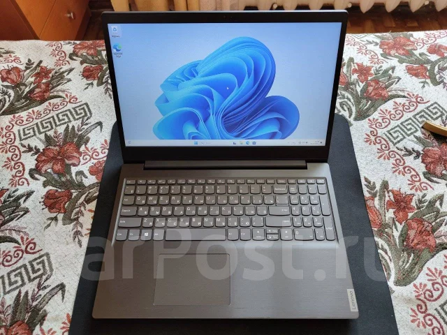 Lenovo IdeaPad S145. 15.6", 2,3����, ��� 4 ��, ���� 128���, WiFi: 1, Bluetooth: 1, ����������� �� 4��. ����