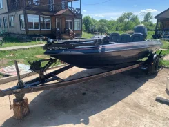 Skeeter. 1990 ���, ����� 5,3��., ��������� ���������, 115��.�., ������ ����