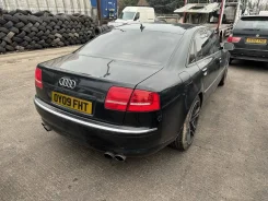 Audi A8 ����