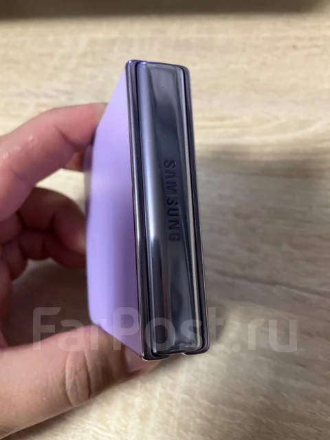 Samsung Galaxy Z Flip4. �/�, 256 ��, ����������, 4G LTE, ����������, NFC ����