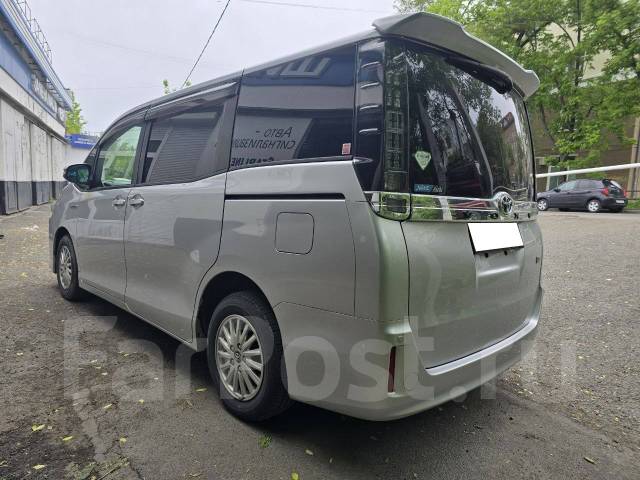 Аренда Toyota Voxy 2016 посуточно, микроавтобус, минивэн, передний ...