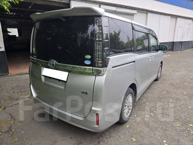 Аренда Toyota Voxy 2016 посуточно, микроавтобус, минивэн, передний ...