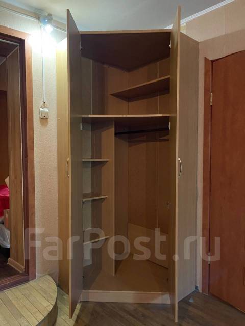 Шкаф платяной угловой, бу, количество дверей: 2, светлое дерево, чёрный ...