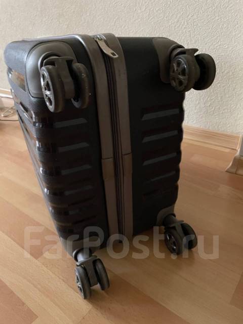 Чемодан на колесах, 20 дюймов (размер ручной клади S), б/у, в наличии ...